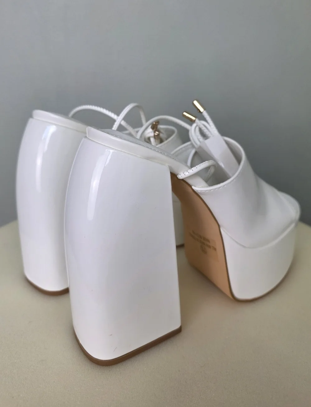 Olivia Jaymes White Patent Lace-Up Strappy Platform Sandals - Size 7.5 NWT